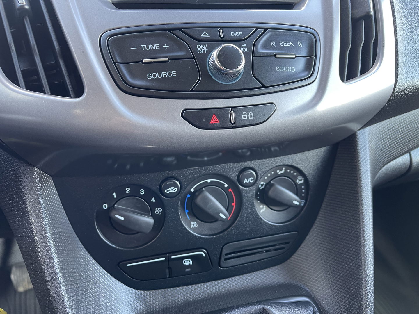 Ford Transit Connect 1.5 TDCI 100pk L2 Trend / vaste prijs rijklaar € 12.950 ex btw / nieuwe koppeling / lease vanaf € 337 / airco / cruise / navi / 3 zits / zilver metallic !