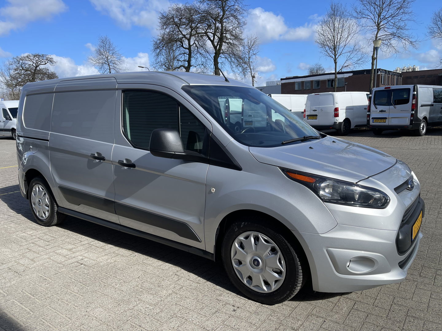 Ford Transit Connect 1.5 TDCI 100pk L2 Trend / vaste prijs rijklaar € 12.950 ex btw / nieuwe koppeling / lease vanaf € 337 / airco / cruise / navi / 3 zits / zilver metallic !