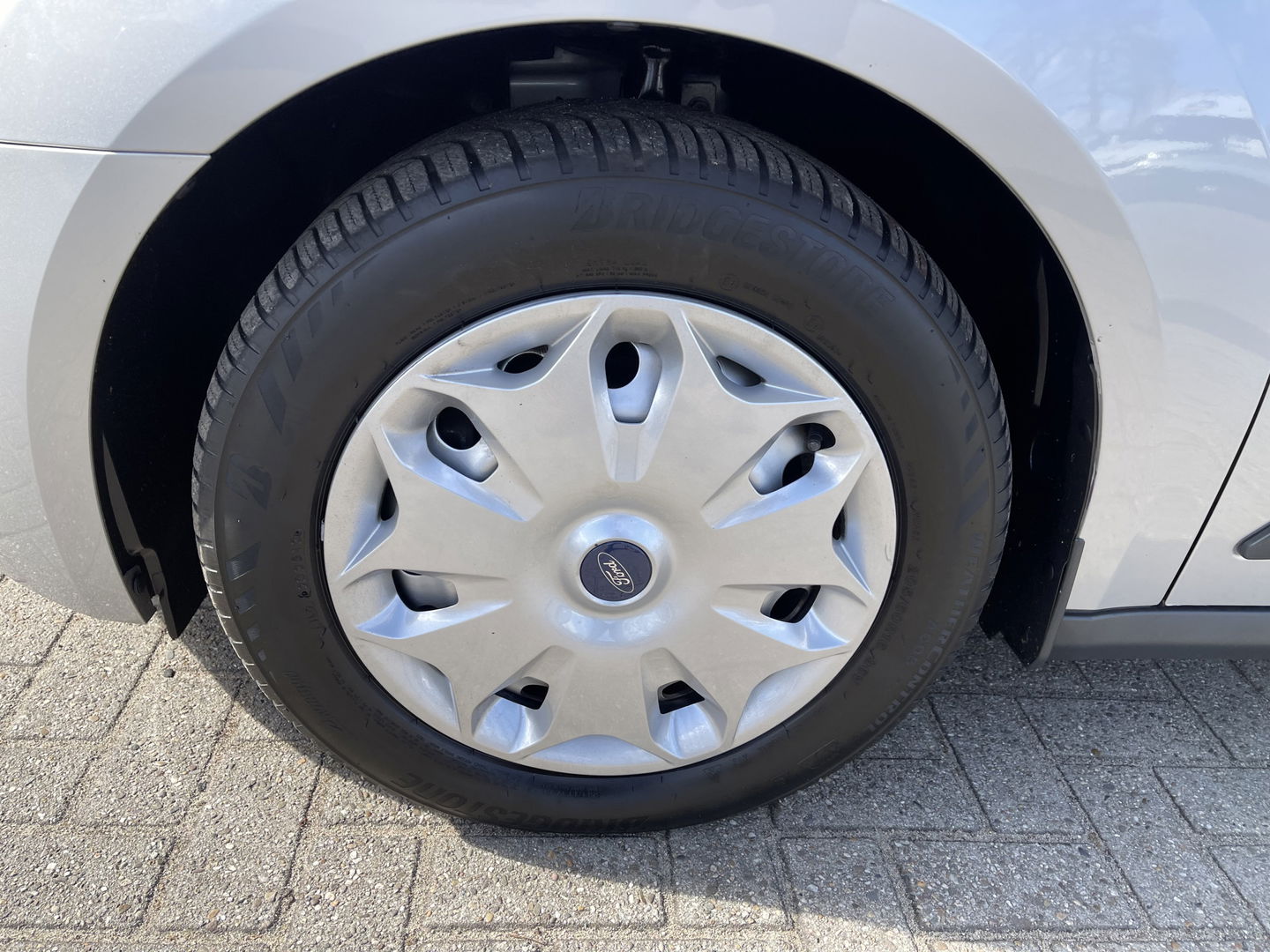 Ford Transit Connect 1.5 TDCI 100pk L2 Trend / vaste prijs rijklaar € 12.950 ex btw / nieuwe koppeling / lease vanaf € 337 / airco / cruise / navi / 3 zits / zilver metallic !
