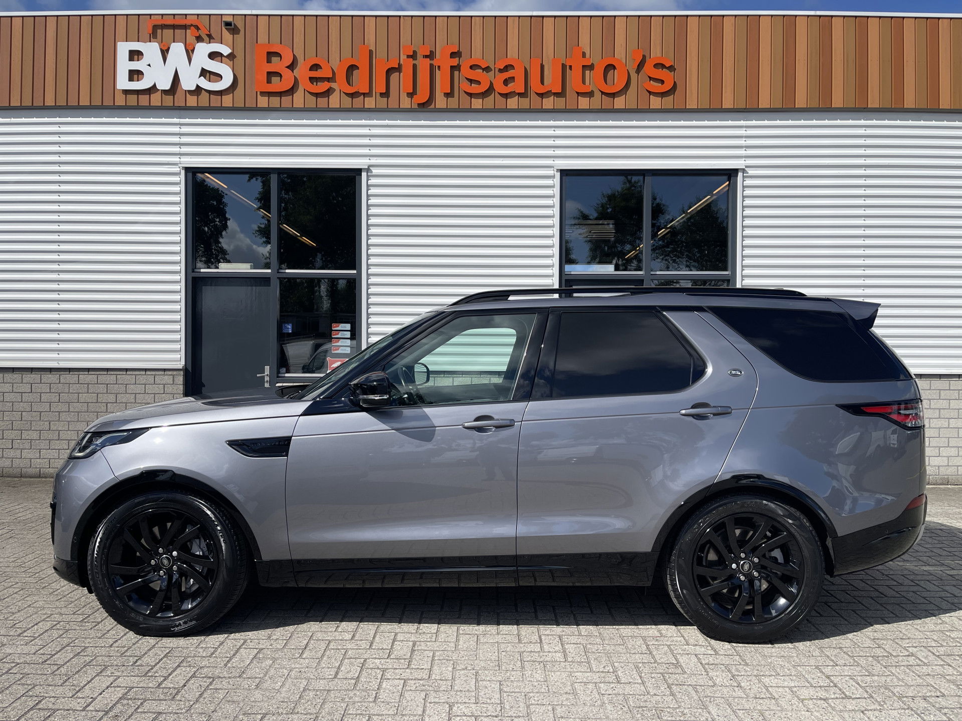 Land Rover Discovery 3.0 Sd6 306pk Landmark Edition grijs kenteken automaat / € 49.950 ex btw / lease vanaf € 950 / leer / trekhaak 3500 kg trekgewicht / navi / cruise / camera !