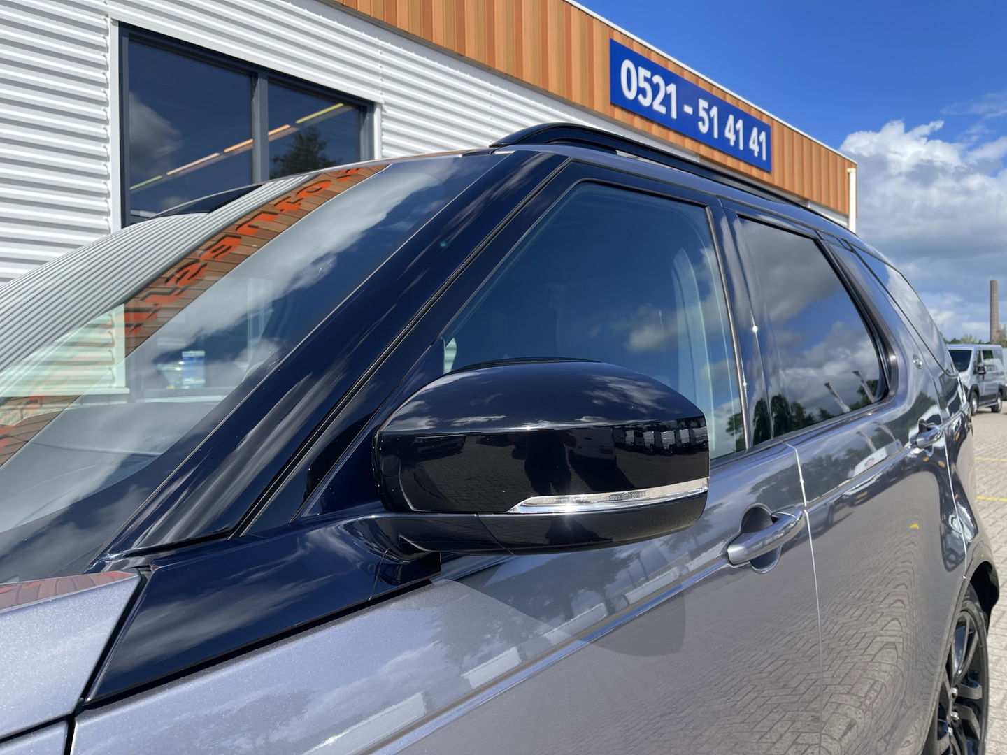 Land Rover Discovery 3.0 Sd6 306pk Landmark Edition grijs kenteken automaat / € 49.950 ex btw / lease vanaf € 950 / leer / trekhaak 3500 kg trekgewicht / navi / cruise / camera !
