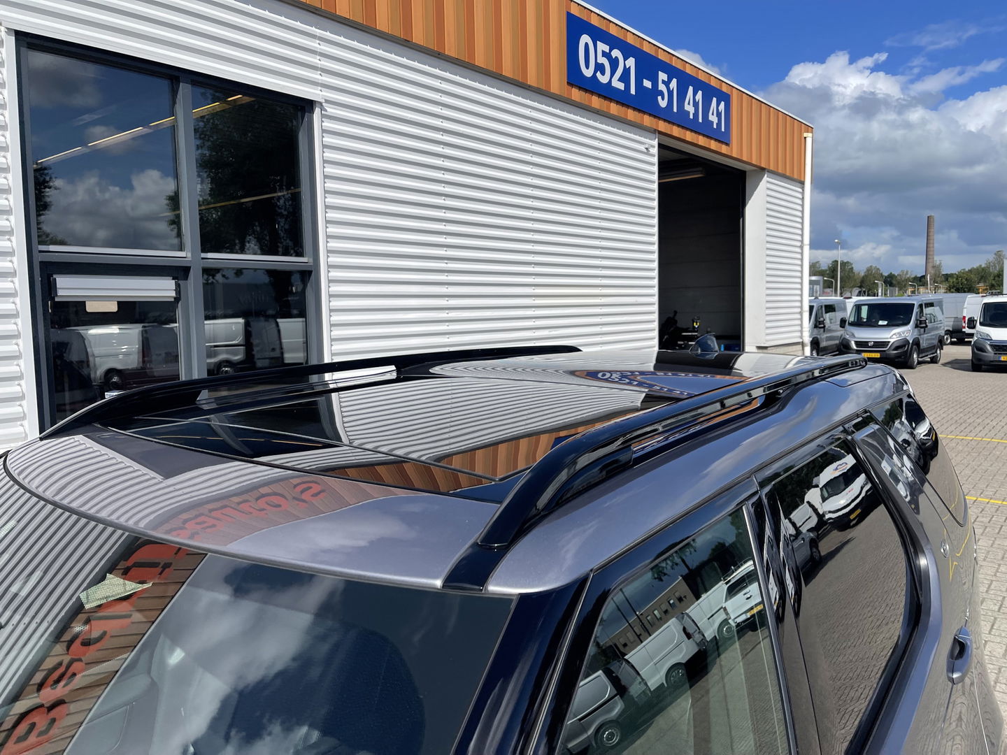Land Rover Discovery 3.0 Sd6 306pk Landmark Edition grijs kenteken automaat / € 49.950 ex btw / lease vanaf € 950 / leer / trekhaak 3500 kg trekgewicht / navi / cruise / camera !