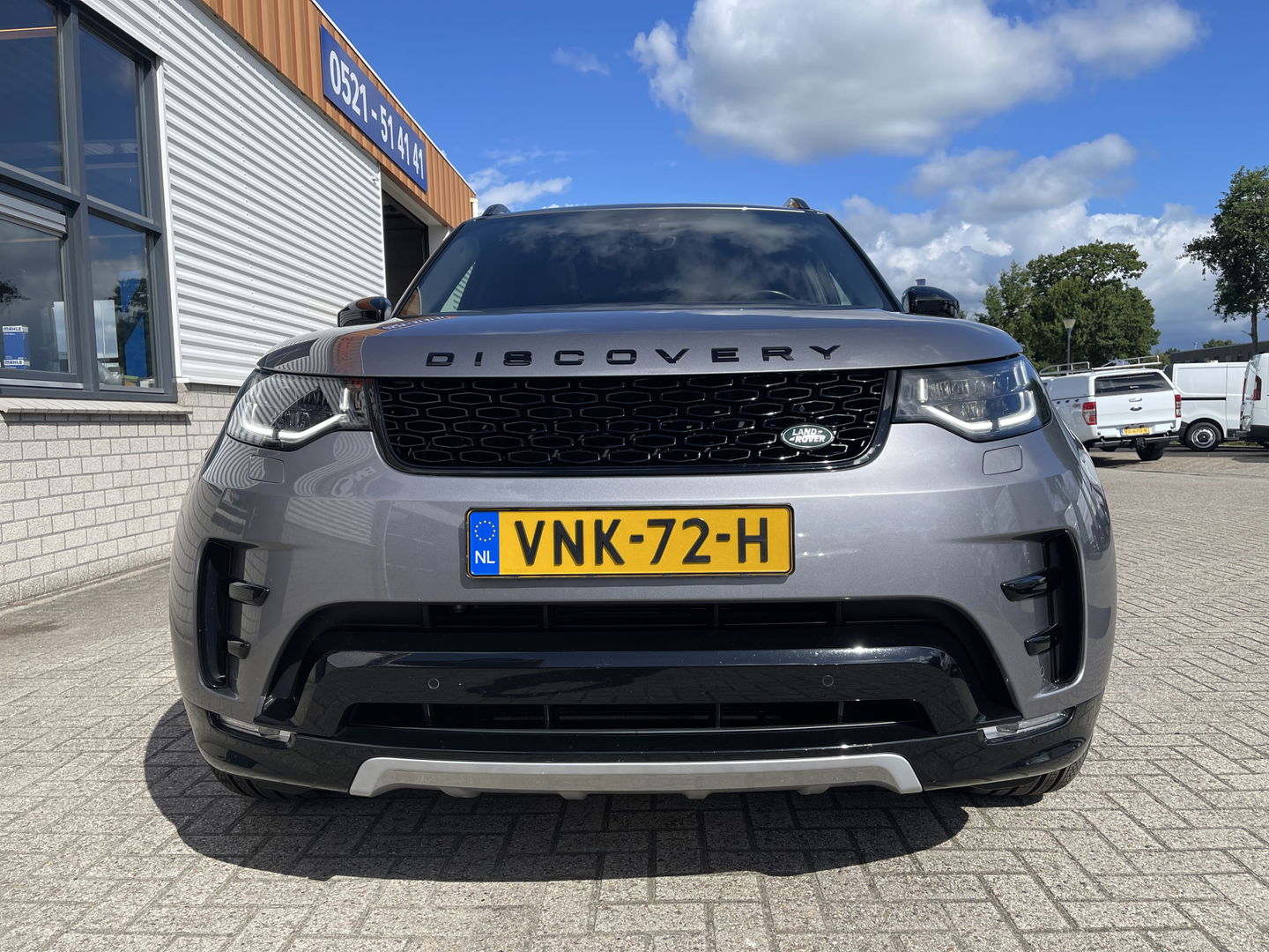 Land Rover Discovery 3.0 Sd6 306pk Landmark Edition grijs kenteken automaat / € 49.950 ex btw / lease vanaf € 950 / leer / trekhaak 3500 kg trekgewicht / navi / cruise / camera !