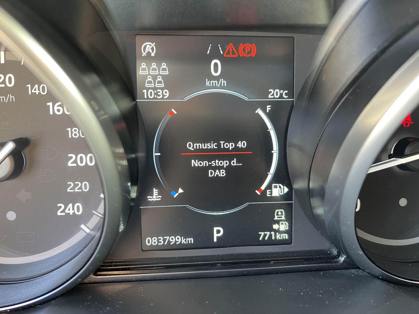 Land Rover Discovery 3.0 Sd6 306pk Landmark Edition grijs kenteken automaat / € 49.950 ex btw / lease vanaf € 950 / leer / trekhaak 3500 kg trekgewicht / navi / cruise / camera !