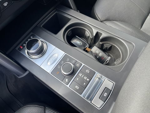 Land Rover Discovery 3.0 Sd6 306pk Landmark Edition grijs kenteken automaat / € 49.950 ex btw / lease vanaf € 950 / leer / trekhaak 3500 kg trekgewicht / navi / cruise / camera !