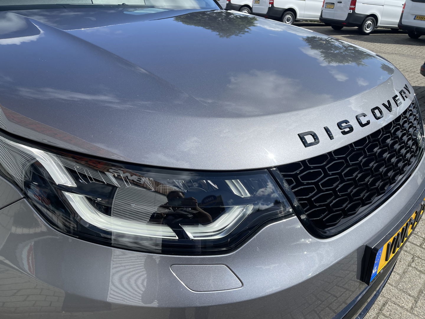 Land Rover Discovery 3.0 Sd6 306pk Landmark Edition grijs kenteken automaat / € 49.950 ex btw / lease vanaf € 950 / leer / trekhaak 3500 kg trekgewicht / navi / cruise / camera !
