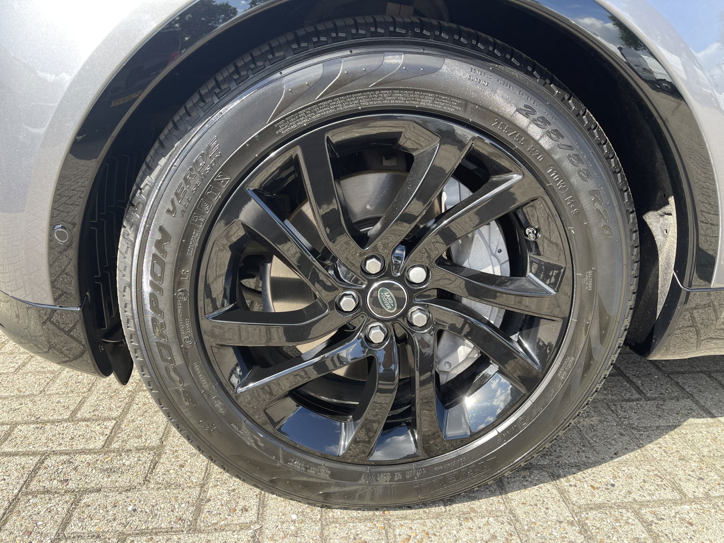 Land Rover Discovery 3.0 Sd6 306pk Landmark Edition grijs kenteken automaat / € 49.950 ex btw / lease vanaf € 950 / leer / trekhaak 3500 kg trekgewicht / navi / cruise / camera !