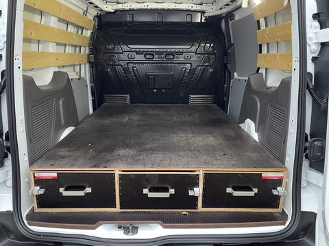 Ford Transit Connect 1.5 TDCI Limited / rijklaar € 12.950 ex btw / lease vanaf € 316 / airco / cruise / navi / Apple Carplay / achteruit rijcamera / 3 zits !