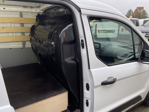 Ford Transit Connect 1.5 TDCI Limited / rijklaar € 12.950 ex btw / lease vanaf € 316 / airco / cruise / navi / Apple Carplay / achteruit rijcamera / 3 zits !