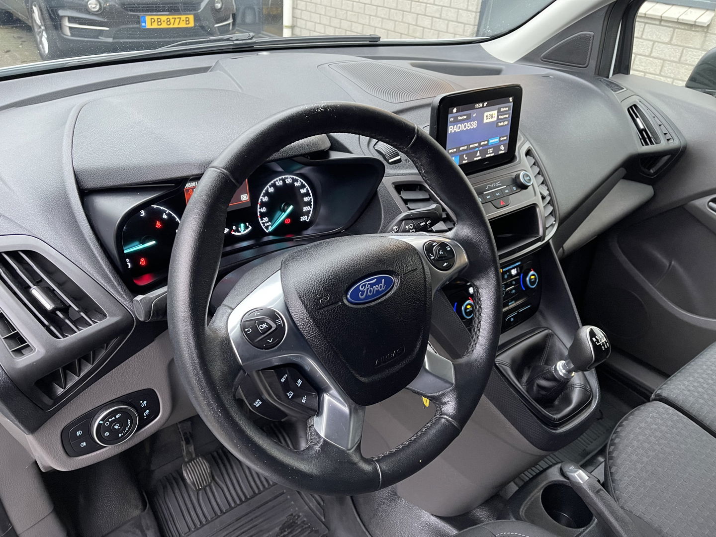 Ford Transit Connect 1.5 TDCI Limited / rijklaar € 12.950 ex btw / lease vanaf € 316 / airco / cruise / navi / Apple Carplay / achteruit rijcamera / 3 zits !