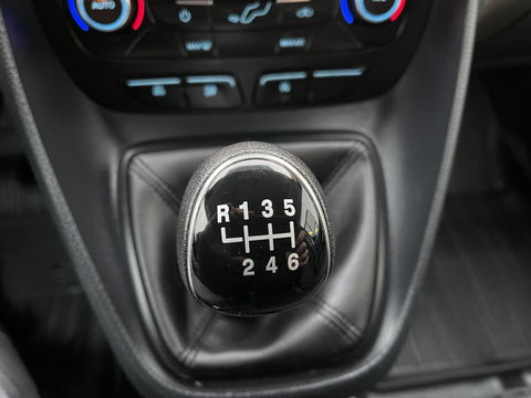 Ford Transit Connect 1.5 TDCI Limited / rijklaar € 12.950 ex btw / lease vanaf € 316 / airco / cruise / navi / Apple Carplay / achteruit rijcamera / 3 zits !