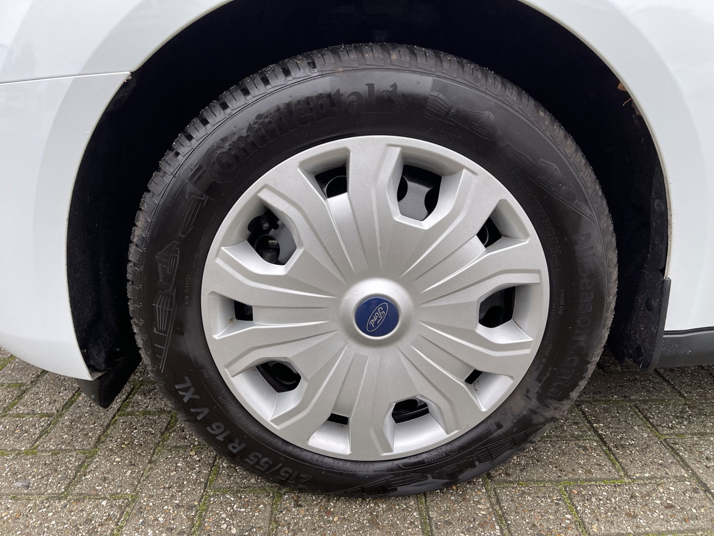Ford Transit Connect 1.5 TDCI Limited / rijklaar € 12.950 ex btw / lease vanaf € 316 / airco / cruise / navi / Apple Carplay / achteruit rijcamera / 3 zits !