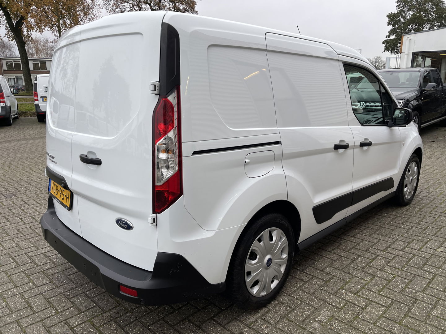 Ford Transit Connect 1.5 TDCI Limited / rijklaar € 12.950 ex btw / lease vanaf € 316 / airco / cruise / navi / Apple Carplay / achteruit rijcamera / 3 zits !