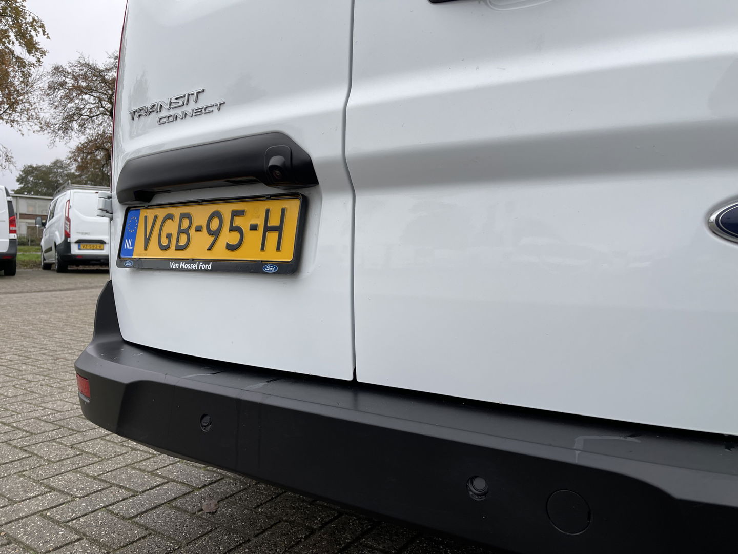 Ford Transit Connect 1.5 TDCI Limited / rijklaar € 12.950 ex btw / lease vanaf € 316 / airco / cruise / navi / Apple Carplay / achteruit rijcamera / 3 zits !