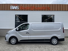 Renault Trafic 2.0 dCi 120pk T29 L2H1 Work Edition / rijklaar € 18.950 ex btw / lease vanaf € 366 / zilver metallic / airco / cruise / navi / achteruit rijcamera / bijrijdersbank