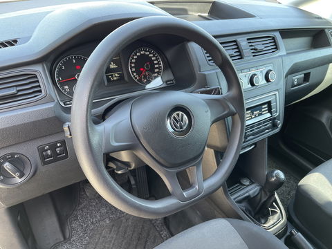 Volkswagen Caddy 2.0 TDI L1H1 BMT Trendline / rijklaar € 10.950 ex btw / lease vanaf € 236 / airco / cruise / donker blauw metallic / electrische laadruimte ventilatie !