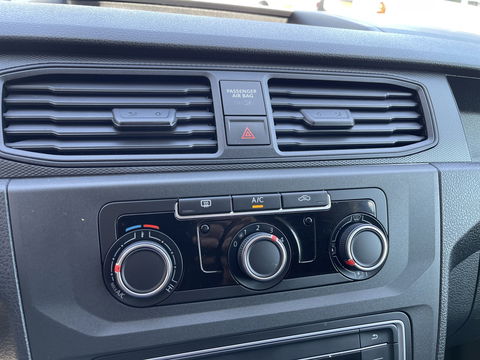 Volkswagen Caddy 2.0 TDI L1H1 BMT Trendline / rijklaar € 10.950 ex btw / lease vanaf € 236 / airco / cruise / donker blauw metallic / electrische laadruimte ventilatie !