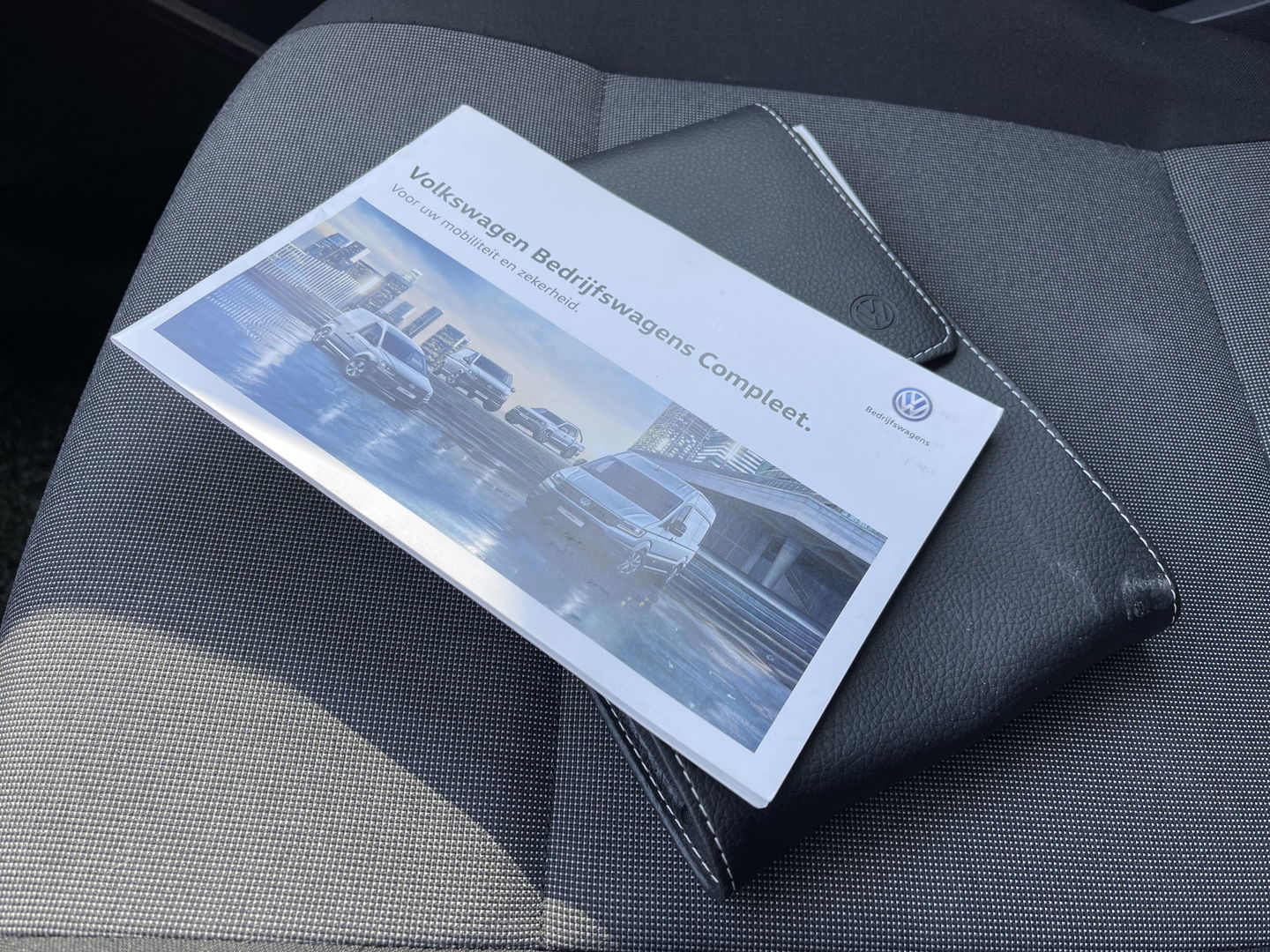 Volkswagen Caddy 2.0 TDI L1H1 BMT Trendline / rijklaar € 10.950 ex btw / lease vanaf € 236 / airco / cruise / donker blauw metallic / electrische laadruimte ventilatie !