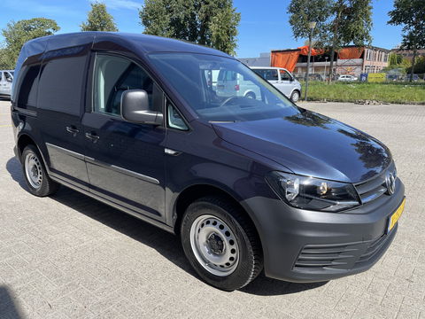 Volkswagen Caddy 2.0 TDI L1H1 BMT Trendline / rijklaar € 10.950 ex btw / lease vanaf € 236 / airco / cruise / donker blauw metallic / electrische laadruimte ventilatie !