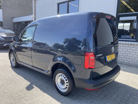 Volkswagen Caddy 2.0 TDI L1H1 BMT Trendline / rijklaar € 10.950 ex btw / lease vanaf € 236 / airco / cruise / donker blauw metallic / electrische laadruimte ventilatie !