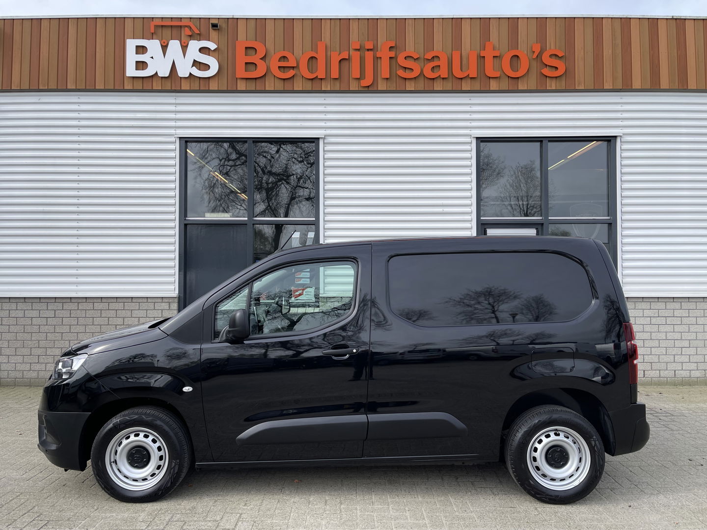 Toyota ProAce CITY 1.5 D-4D 102pk L1H1 Live / rijklaar € 18.950 ex btw / fabrieksgarantie tot 03-07-2025 ! / lease vanaf € 366 / airco / cruise / navi / zo goed als nieuw
