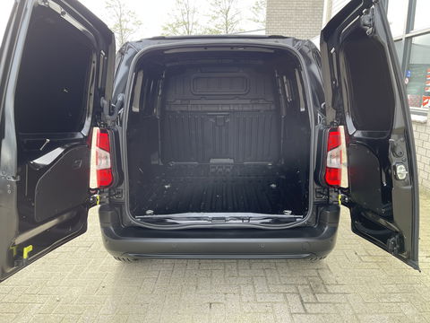 Toyota ProAce CITY 1.5 D-4D 102pk L1H1 Live / rijklaar € 18.950 ex btw / fabrieksgarantie tot 03-07-2025 ! / lease vanaf € 366 / airco / cruise / navi / zo goed als nieuw