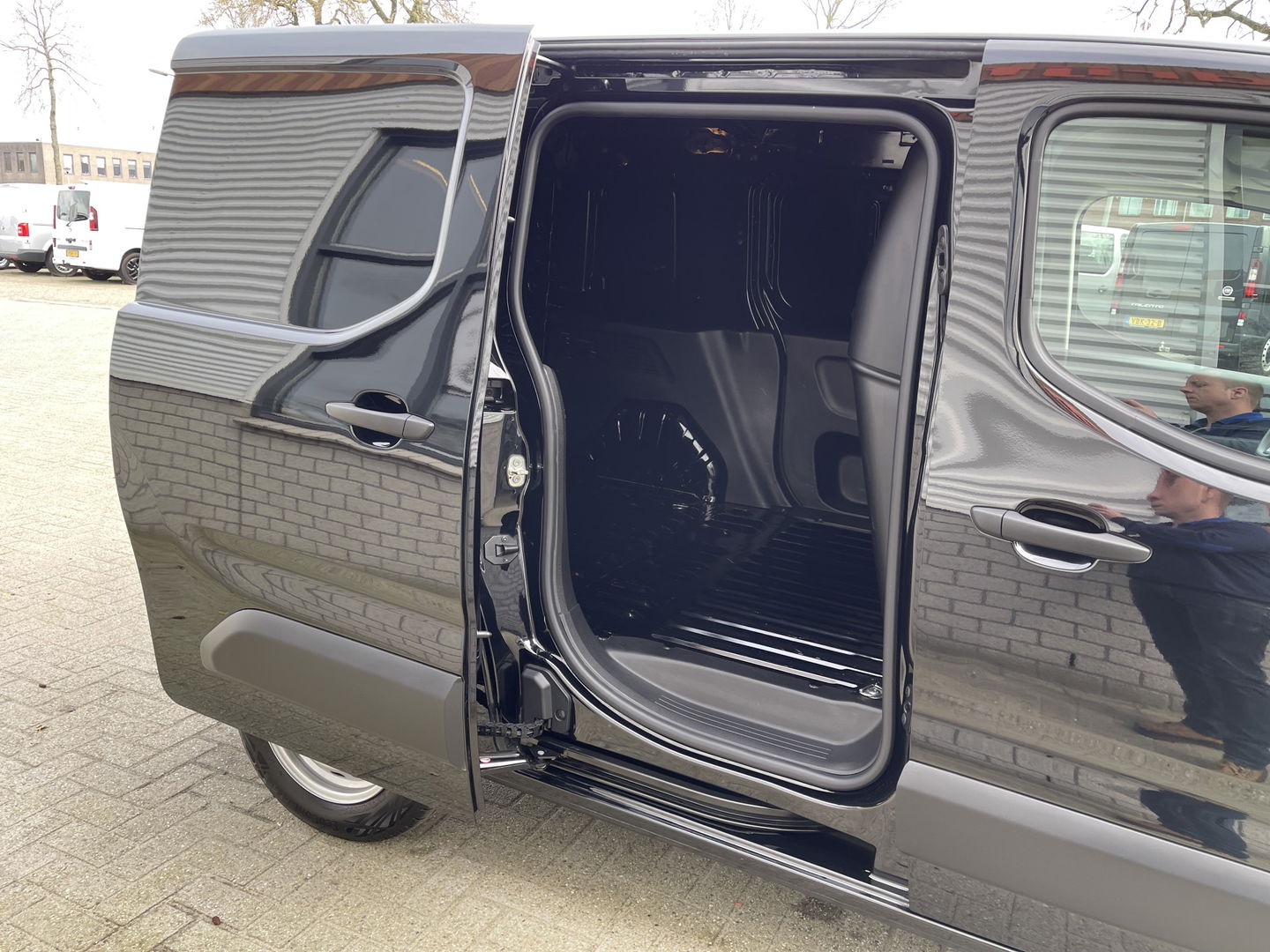 Toyota ProAce CITY 1.5 D-4D 102pk L1H1 Live / rijklaar € 18.950 ex btw / fabrieksgarantie tot 03-07-2025 ! / lease vanaf € 366 / airco / cruise / navi / zo goed als nieuw
