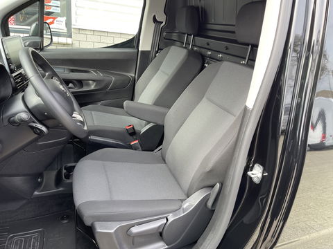 Toyota ProAce CITY 1.5 D-4D 102pk L1H1 Live / rijklaar € 18.950 ex btw / fabrieksgarantie tot 03-07-2025 ! / lease vanaf € 366 / airco / cruise / navi / zo goed als nieuw