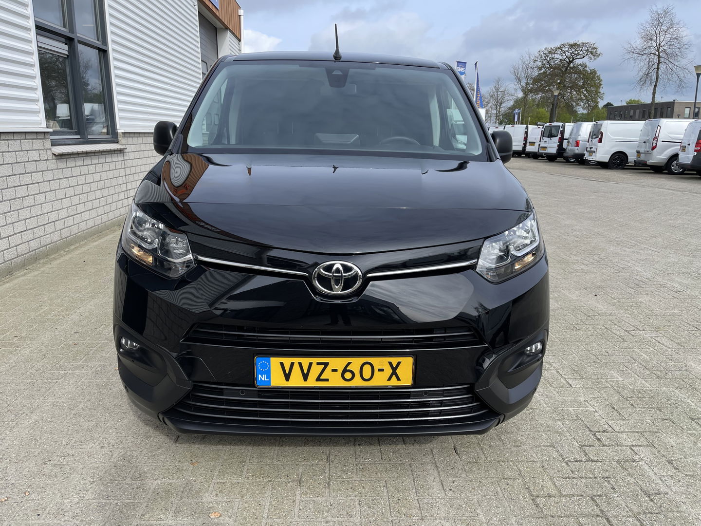 Toyota ProAce CITY 1.5 D-4D 102pk L1H1 Live / rijklaar € 18.950 ex btw / fabrieksgarantie tot 03-07-2025 ! / lease vanaf € 366 / airco / cruise / navi / zo goed als nieuw