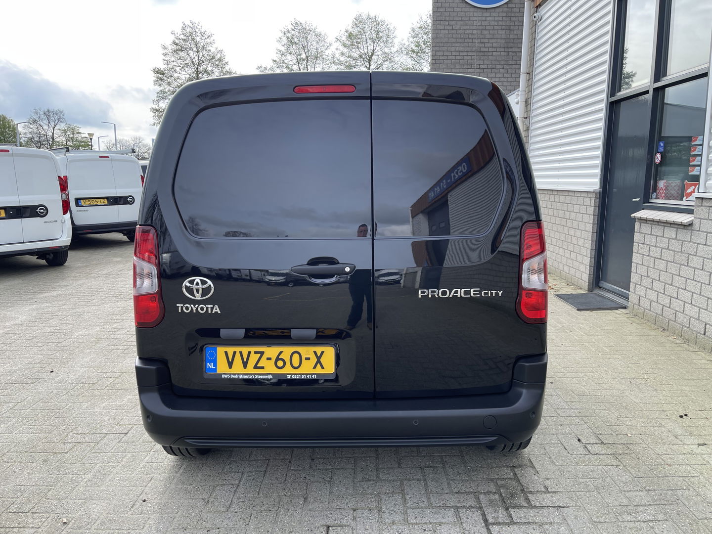Toyota ProAce CITY 1.5 D-4D 102pk L1H1 Live / rijklaar € 18.950 ex btw / fabrieksgarantie tot 03-07-2025 ! / lease vanaf € 366 / airco / cruise / navi / zo goed als nieuw