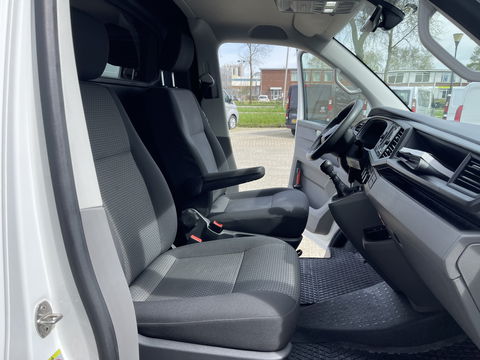 Volkswagen Transporter T6.1 / 2.0 TDI 110pk L2H1 28 Comfortline / vaste prijs rijklaar € 18.950 ex btw / lease vanaf € 366 / airco / achteruit rijcamera / dichte achterdeuren / pdc voor en achter !