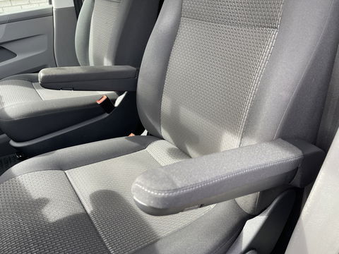 Volkswagen Transporter T6.1 / 2.0 TDI 110pk L2H1 28 Comfortline / vaste prijs rijklaar € 18.950 ex btw / lease vanaf € 366 / airco / achteruit rijcamera / dichte achterdeuren / pdc voor en achter !