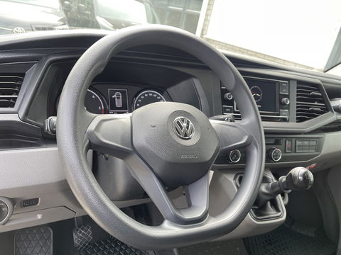 Volkswagen Transporter T6.1 / 2.0 TDI 110pk L2H1 28 Comfortline / vaste prijs rijklaar € 18.950 ex btw / lease vanaf € 366 / airco / achteruit rijcamera / dichte achterdeuren / pdc voor en achter !