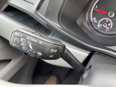 Volkswagen Transporter T6.1 / 2.0 TDI 110pk L2H1 28 Comfortline / vaste prijs rijklaar € 18.950 ex btw / lease vanaf € 366 / airco / achteruit rijcamera / dichte achterdeuren / pdc voor en achter !