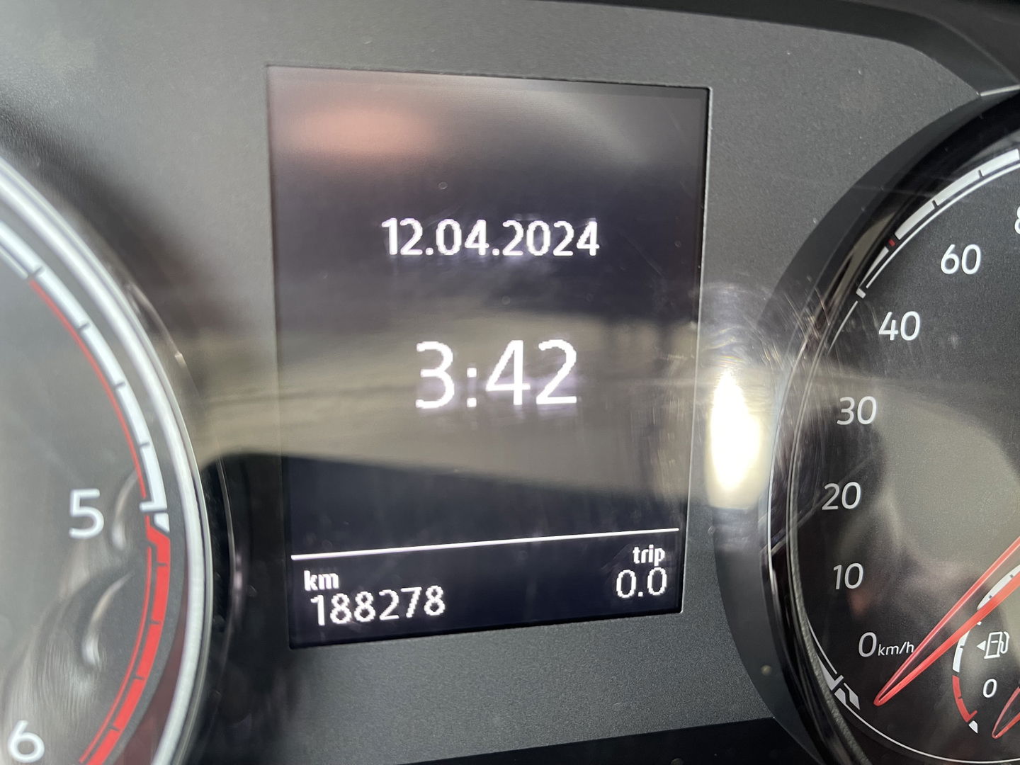 Volkswagen Transporter T6.1 / 2.0 TDI 110pk L2H1 28 Comfortline / vaste prijs rijklaar € 18.950 ex btw / lease vanaf € 366 / airco / achteruit rijcamera / dichte achterdeuren / pdc voor en achter !