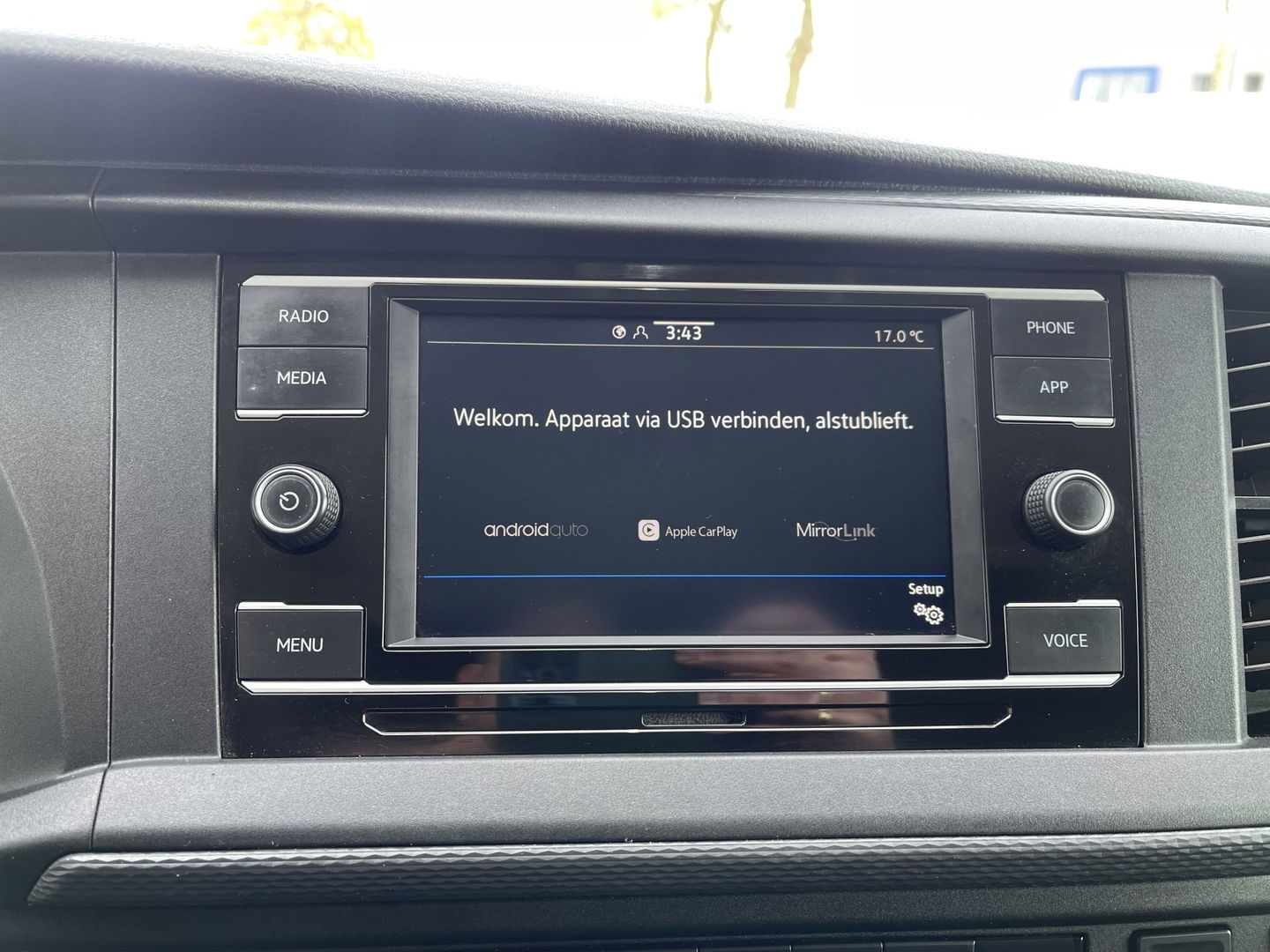 Volkswagen Transporter T6.1 / 2.0 TDI 110pk L2H1 28 Comfortline / vaste prijs rijklaar € 18.950 ex btw / lease vanaf € 366 / airco / achteruit rijcamera / dichte achterdeuren / pdc voor en achter !