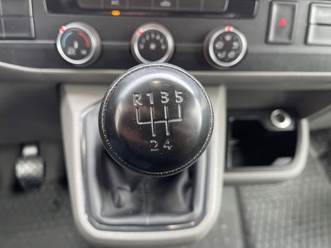 Volkswagen Transporter T6.1 / 2.0 TDI 110pk L2H1 28 Comfortline / vaste prijs rijklaar € 18.950 ex btw / lease vanaf € 366 / airco / achteruit rijcamera / dichte achterdeuren / pdc voor en achter !