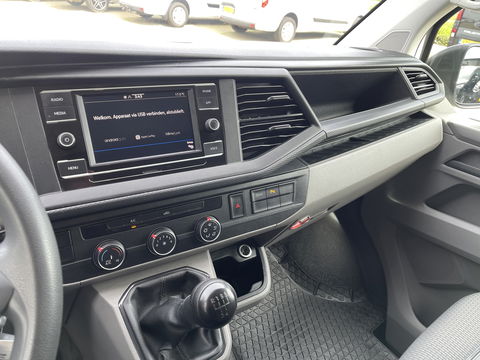 Volkswagen Transporter T6.1 / 2.0 TDI 110pk L2H1 28 Comfortline / vaste prijs rijklaar € 18.950 ex btw / lease vanaf € 366 / airco / achteruit rijcamera / dichte achterdeuren / pdc voor en achter !