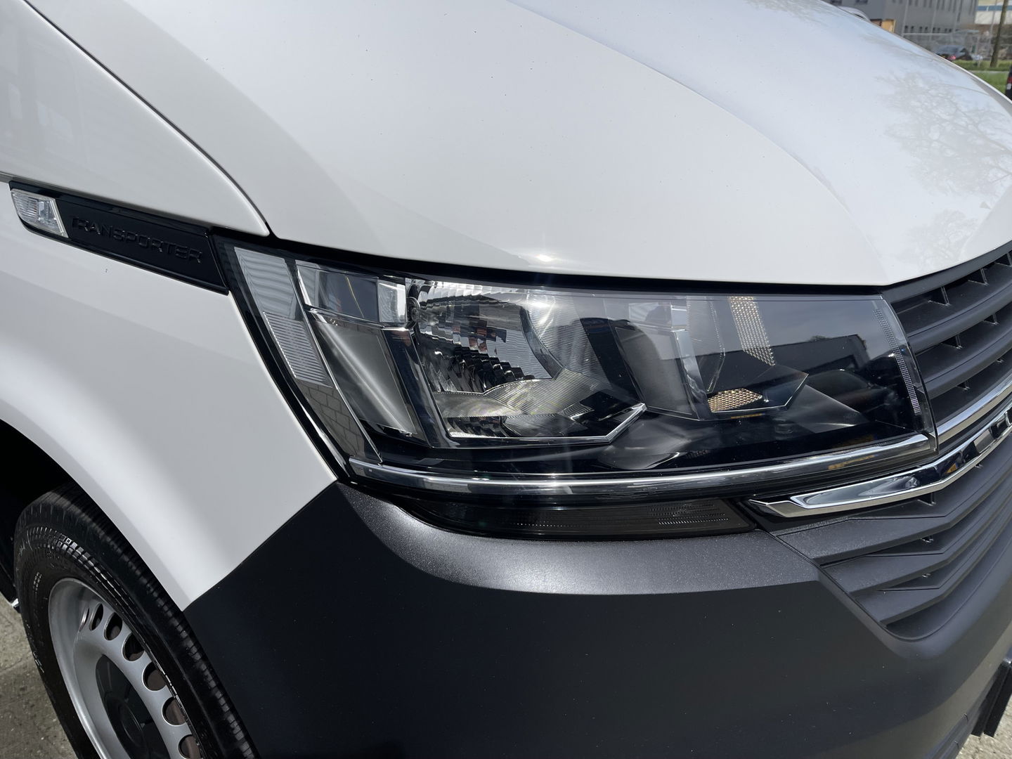 Volkswagen Transporter T6.1 / 2.0 TDI 110pk L2H1 28 Comfortline / vaste prijs rijklaar € 18.950 ex btw / lease vanaf € 366 / airco / achteruit rijcamera / dichte achterdeuren / pdc voor en achter !