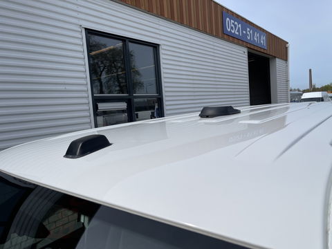 Volkswagen Transporter T6.1 / 2.0 TDI 110pk L2H1 28 Comfortline / vaste prijs rijklaar € 18.950 ex btw / lease vanaf € 366 / airco / achteruit rijcamera / dichte achterdeuren / pdc voor en achter !
