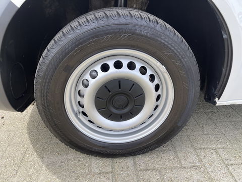 Volkswagen Transporter T6.1 / 2.0 TDI 110pk L2H1 28 Comfortline / vaste prijs rijklaar € 18.950 ex btw / lease vanaf € 366 / airco / achteruit rijcamera / dichte achterdeuren / pdc voor en achter !