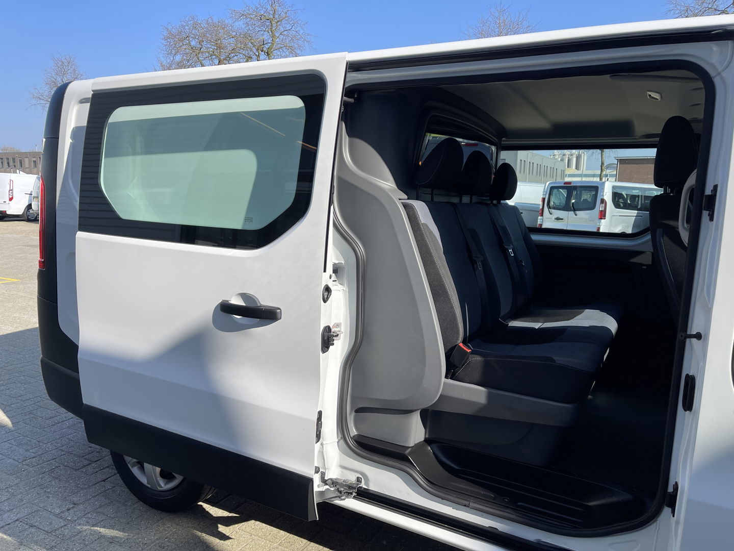 Opel Vivaro 1.6 CDTI 125pk L2H1 DC 5 persoons Edition EcoFlex / vaste prijs rijklaar € 15.950 ex btw / lease vanaf € 311 / airco / cruise / navi / trekhaak 2000 kg / pdc achter !