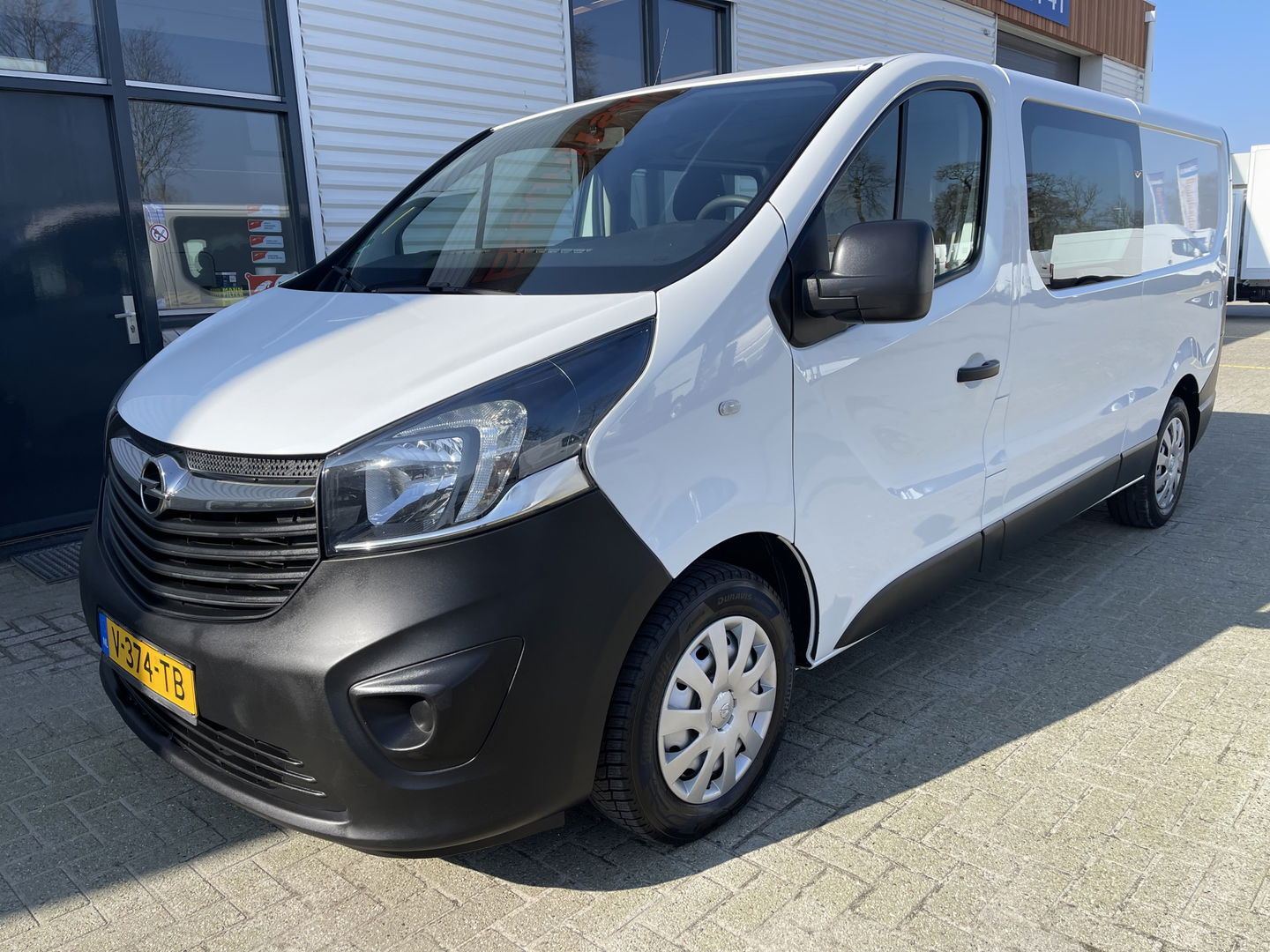 Opel Vivaro 1.6 CDTI 125pk L2H1 DC 5 persoons Edition EcoFlex / vaste prijs rijklaar € 15.950 ex btw / lease vanaf € 311 / airco / cruise / navi / trekhaak 2000 kg / pdc achter !