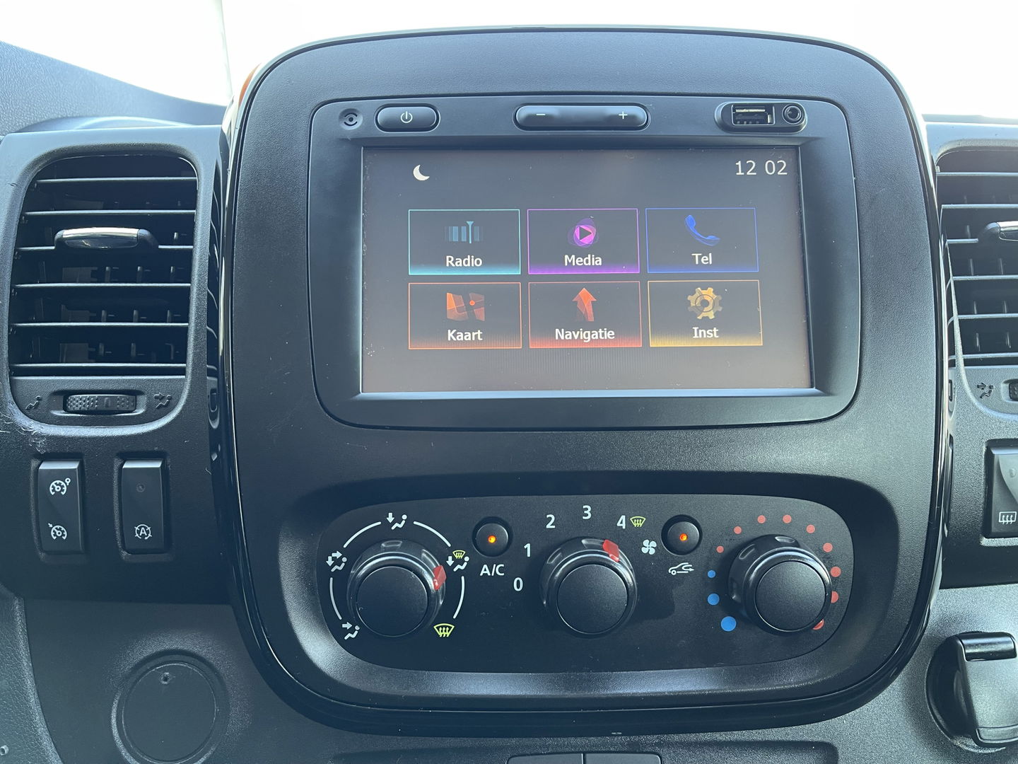 Opel Vivaro 1.6 CDTI 125pk L2H1 DC 5 persoons Edition EcoFlex / vaste prijs rijklaar € 15.950 ex btw / lease vanaf € 311 / airco / cruise / navi / trekhaak 2000 kg / pdc achter !