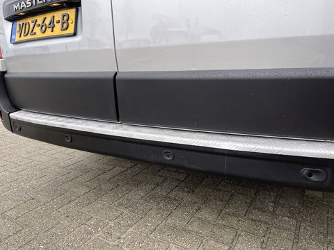 Renault Master T35 2.3 dCi 135 L3H2 DC 7 persoons / vaste prijs rijklaar € 24.950 ex btw / lease vanaf € 462 / airco / cruise / navi / trekhaak 2500 kg / pdc voor en achter / achteruit rijcamera !