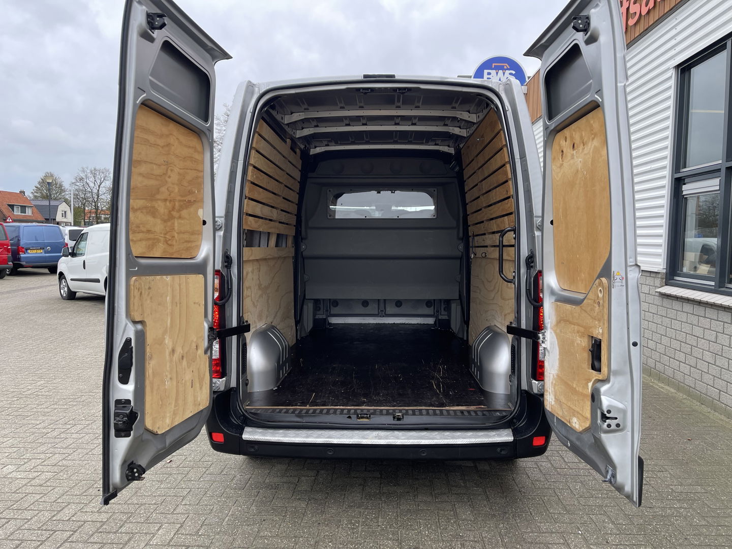 Renault Master T35 2.3 dCi 135 L3H2 DC 7 persoons / vaste prijs rijklaar € 24.950 ex btw / lease vanaf € 462 / airco / cruise / navi / trekhaak 2500 kg / pdc voor en achter / achteruit rijcamera !