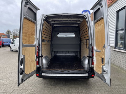 Renault Master T35 2.3 dCi 135 L3H2 DC 7 persoons / vaste prijs rijklaar € 24.950 ex btw / lease vanaf € 462 / airco / cruise / navi / trekhaak 2500 kg / pdc voor en achter / achteruit rijcamera !