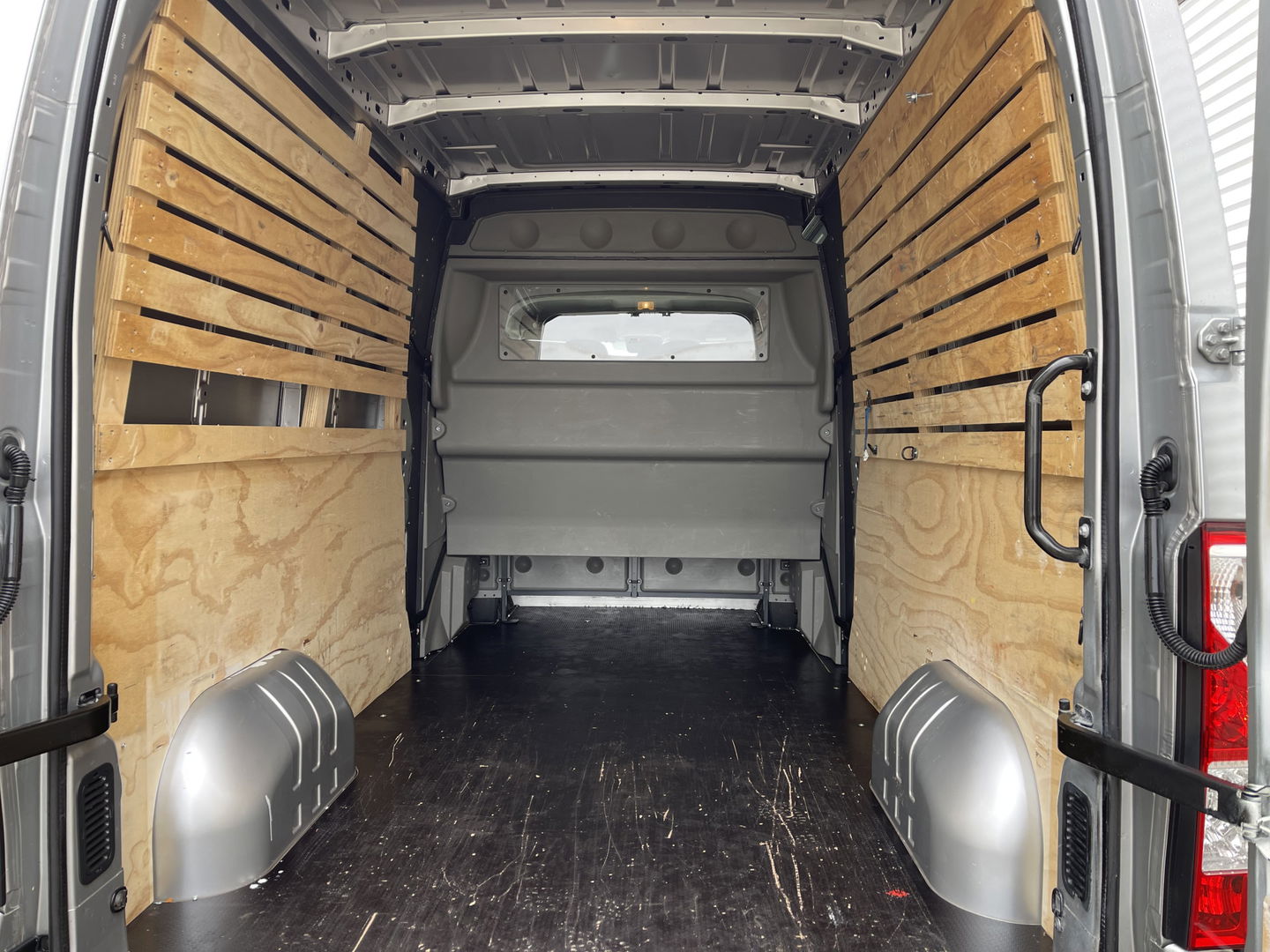 Renault Master T35 2.3 dCi 135 L3H2 DC 7 persoons / vaste prijs rijklaar € 24.950 ex btw / lease vanaf € 462 / airco / cruise / navi / trekhaak 2500 kg / pdc voor en achter / achteruit rijcamera !