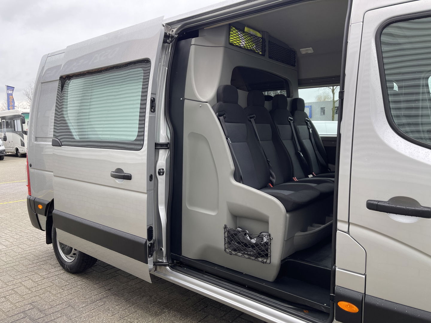 Renault Master T35 2.3 dCi 135 L3H2 DC 7 persoons / vaste prijs rijklaar € 24.950 ex btw / lease vanaf € 462 / airco / cruise / navi / trekhaak 2500 kg / pdc voor en achter / achteruit rijcamera !