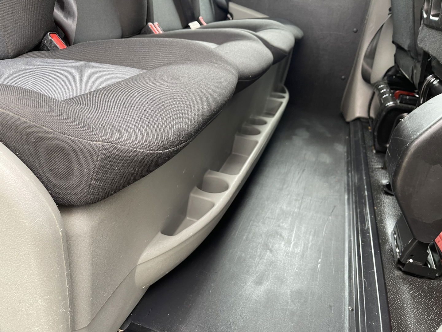 Renault Master T35 2.3 dCi 135 L3H2 DC 7 persoons / vaste prijs rijklaar € 24.950 ex btw / lease vanaf € 462 / airco / cruise / navi / trekhaak 2500 kg / pdc voor en achter / achteruit rijcamera !
